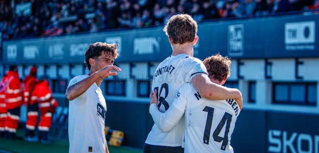Jugadores del Valencia Mestalla durante un entrenamiento en el Antonio Puchades