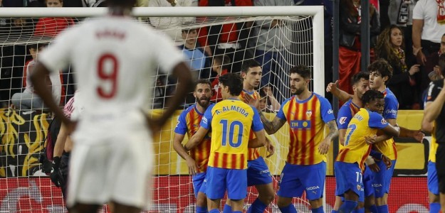 Hugo Duro celebra su gol ante el Sevilla en el Sánchez Pizjuán