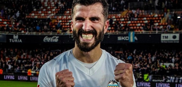 José Luis Gayà durante un partido con el Valencia CF