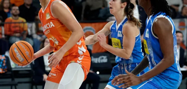 Valencia Basket celebra victoria ante Cadí La Seu en Roig Arena