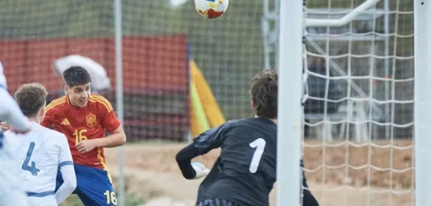 David Albelda Jr celebra su gol debut selección española sub-16
