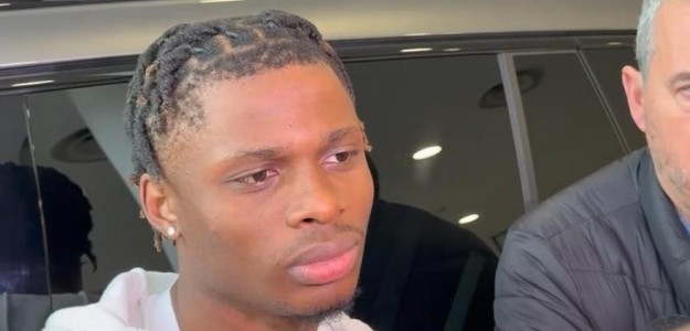Ramazani durante el acto promocional de Skoda con el Valencia CF