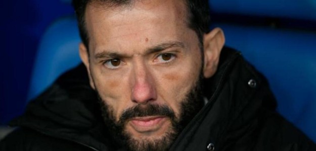 Carlos Corberán durante rueda de prensa tras derrota Valencia CF Oviedo