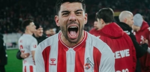 Cenk Özkacar durante un partido con el FC Colonia tras su cesión