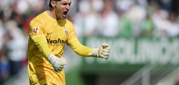Matías Dituro durante un partido con el Elche CF en su temporada del ascenso