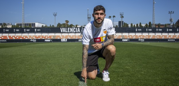 Unai Núñez durante un entrenamiento del Valencia CF en la Ciudad Deportiva
