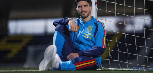 Carlos Soler durante rueda de prensa con Real Sociedad hablando Valencia CF
