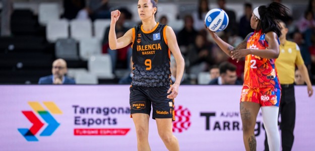 Hillsman celebra la clasificación del Valencia Basket en Copa de la Reina