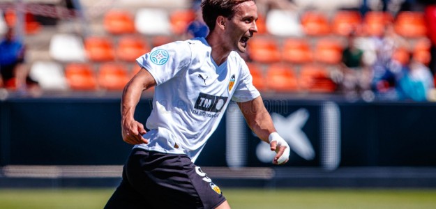 Mario Domínguez celebra un gol con la camiseta del VCF Mestalla esta temporada