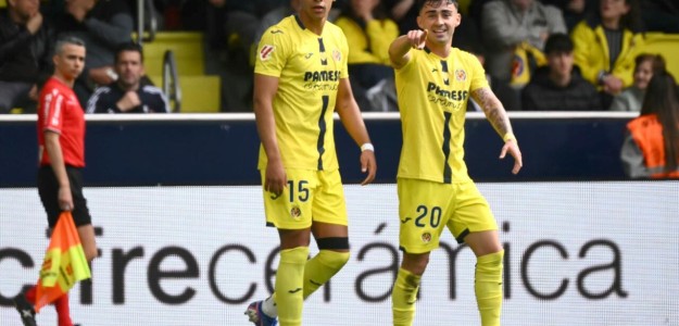Jugadores del Villarreal CF celebran victoria ante Elche en La Cerámica