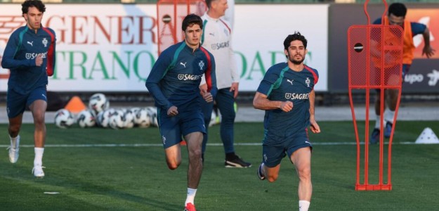 Gonçalo Guedes durante un entrenamiento con la selección portuguesa luciendo el dorsal número 7