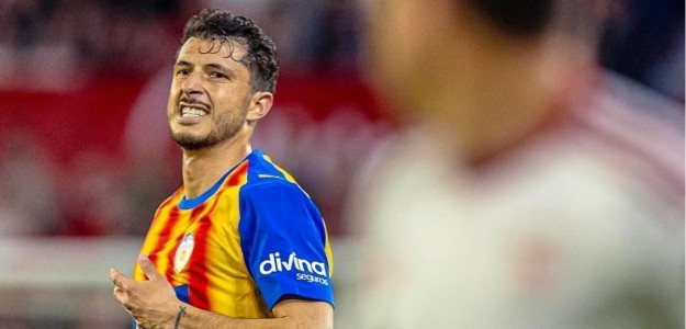 Guido Rodríguez durante entrenamiento Valencia CF en Paterna