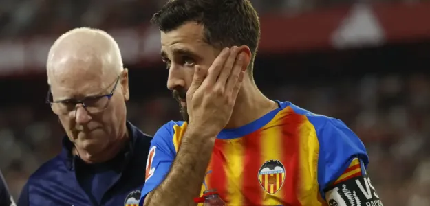 José Luis Gayà entrenando con máscara protectora en Paterna