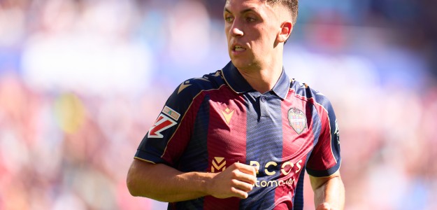 Carlos Espí celebra su gol ante el Girona en el Ciutat de València