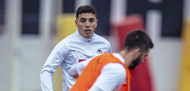 Lucas Beltrán entrenando con el Valencia CF en la Ciudad Deportiva