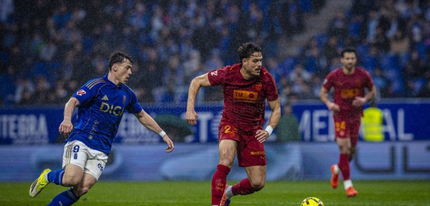 Carlos Corberán durante el partido Valencia CF Real Oviedo en Carlos Tartiere