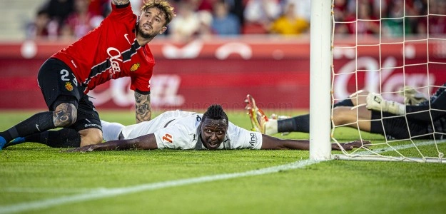 Carlos Corberán protesta decisión arbitral durante Mallorca Valencia CF