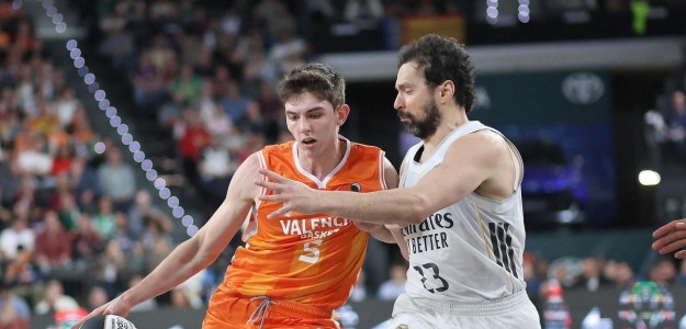 Jean Montero durante un partido del Valencia Basket en el Roig Arena