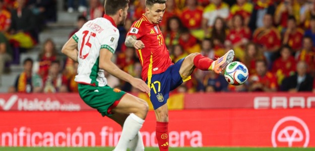 Álex Grimaldo durante un partido con el Bayer Leverkusen en la Bundesliga alemana