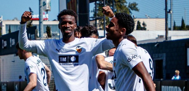 Amos Wanjala durante un entrenamiento con el filial del Valencia CF