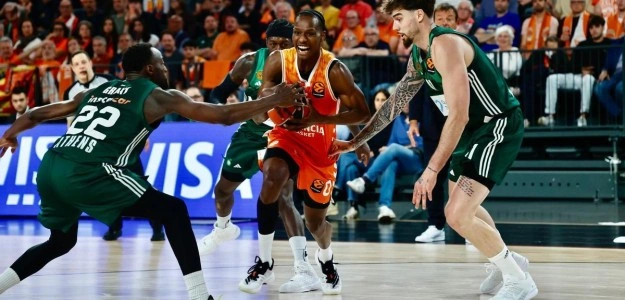 Valencia Basket jugadores durante partido playoffs Panathinaikos Roig Arena