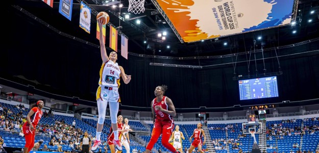 Raquel Carrera durante un entrenamiento con el Valencia Basket