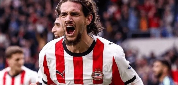 Yarek Gasiorowski durante su etapa como jugador del Valencia CF en Mestalla