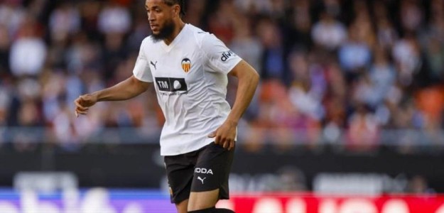 Arnaut Danjuma durante un entrenamiento con el Valencia CF en la Ciudad Deportiva