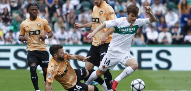 Lucas Cepeda celebra su primer gol con el Elche ante el Valencia