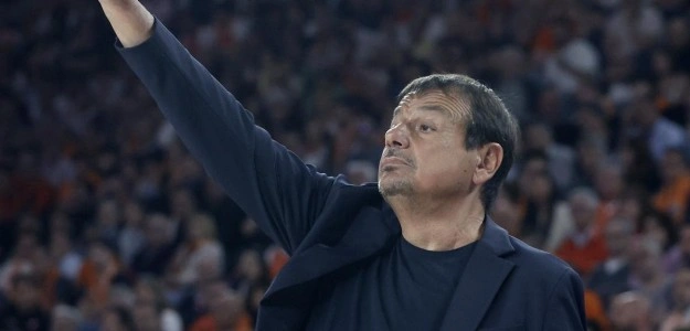 Ergin Ataman durante el partido Panathinaikos Valencia Basket playoff