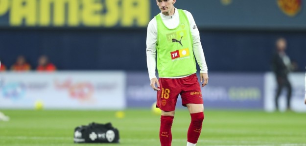 Pepelu durante un entrenamiento del Valencia CF en la Ciudad Deportiva