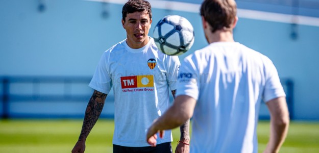 Unai Núñez durante un entrenamiento del Valencia CF en la Ciudad Deportiva