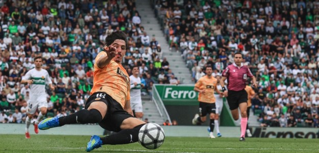 Carlos Corberán durante el partido Valencia CF contra Elche en Martínez Valero