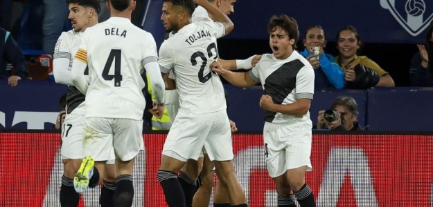 Jugadores del Levante UD celebran la victoria ante el Getafe en el Ciutat