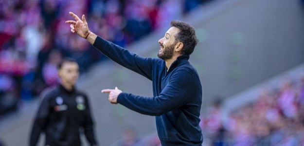 Carlos Corberán durante un entrenamiento del Valencia CF en la Ciudad Deportiva