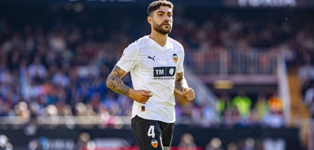 Unai Núñez durante un entrenamiento del Valencia CF en la Ciudad Deportiva de Paterna