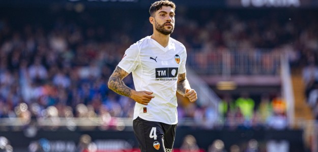 Unai Núñez durante un entrenamiento del Valencia CF en la Ciudad Deportiva de Paterna