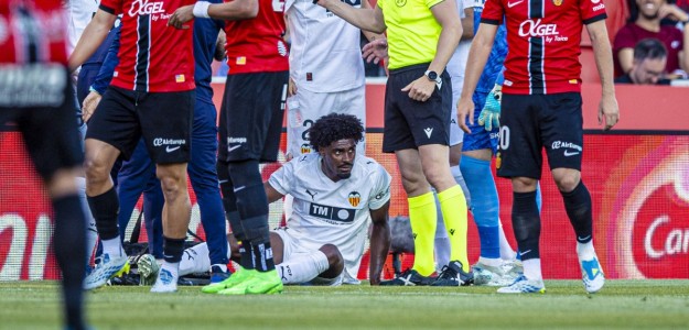 Thierry Rendall durante el partido ante Mallorca antes de lesionarse