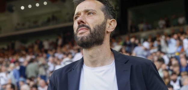 Carlos Corberán durante rueda de prensa en Mestalla tras victoria ante Girona