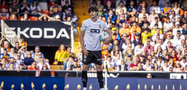 Guerra analiza la victoria del Valencia CF ante el Girona en Mestalla