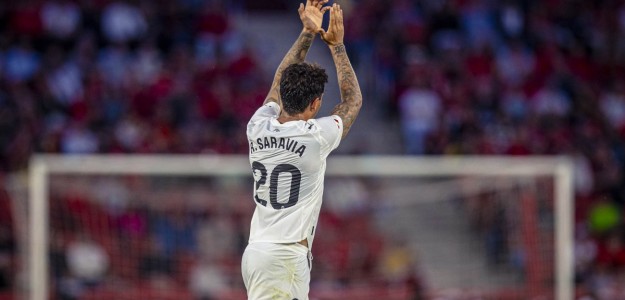 Renzo Saravia durante el partido Valencia CF Girona en Mestalla