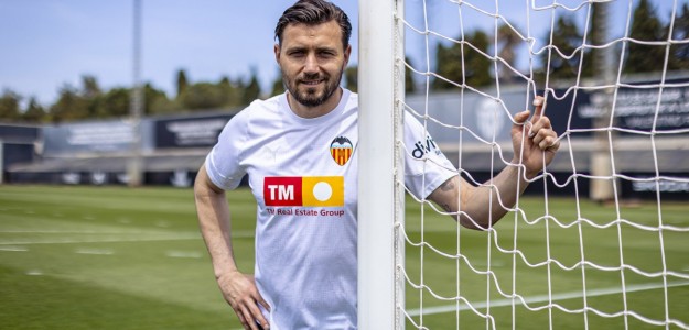 Dimitrievski durante entrenamiento porteros Valencia CF en Ciudad Deportiva
