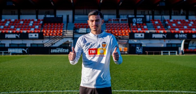 Mayssam Benama durante entrenamiento con Valencia CF filial