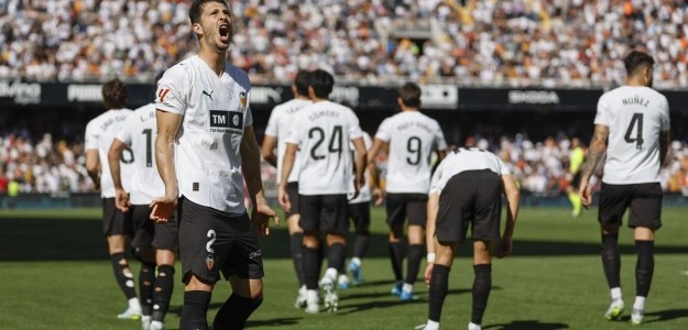 Guido Rodríguez durante declaraciones tras derrota Valencia CF contra Elche