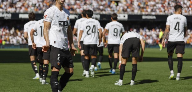 Guido Rodríguez celebra su gol en Mestalla durante Valencia CF Celta