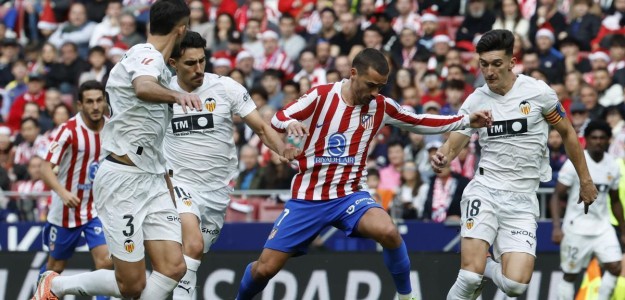 Simeone dirige un entrenamiento del Atlético de Madrid previo al Valencia CF