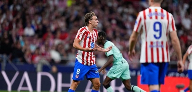 Carlos Corberán dirige entrenamiento Valencia CF Mestalla preparando Atlético Madrid