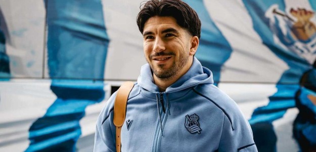 Carlos Soler durante un partido con la Real Sociedad en San Sebastián