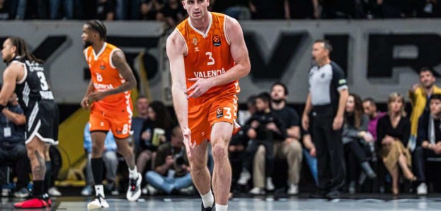 Nate Reuvers celebra récord anotador Valencia Basket Euroliga Bolonia
