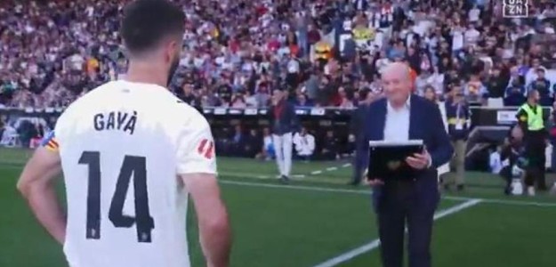 José Gayà recibe homenaje Valencia CF por 400 partidos oficiales